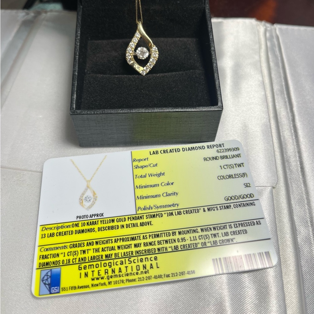 Gold Diamond Pendant Necklace